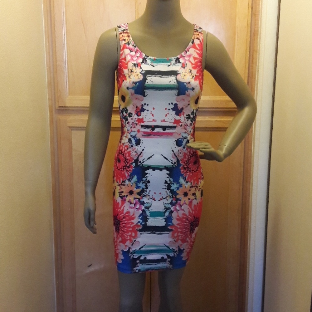 Dress - Picture 3 of 4